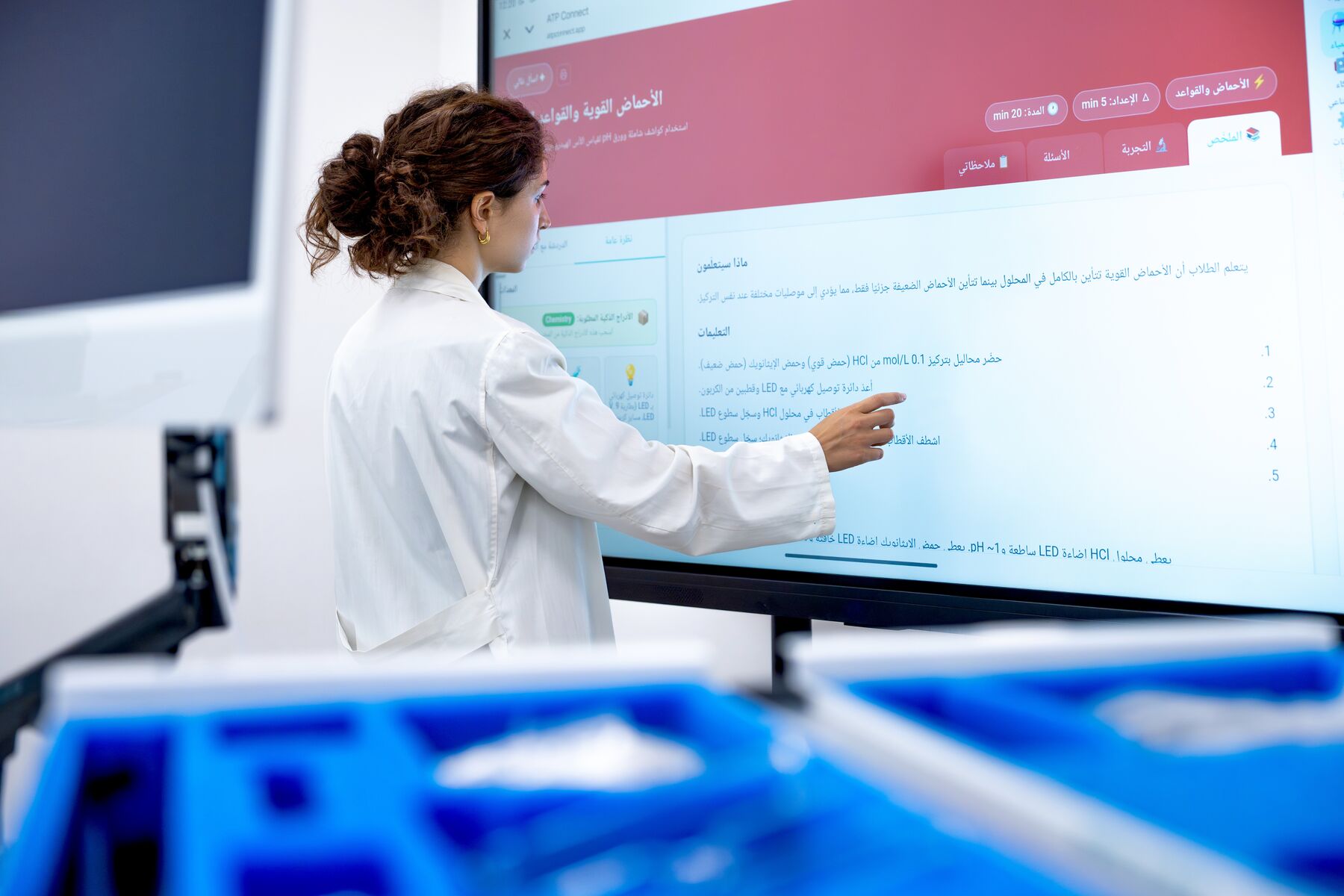 Teacher using the ATP Connect platform in Arabic on the mobile lab touchscreen